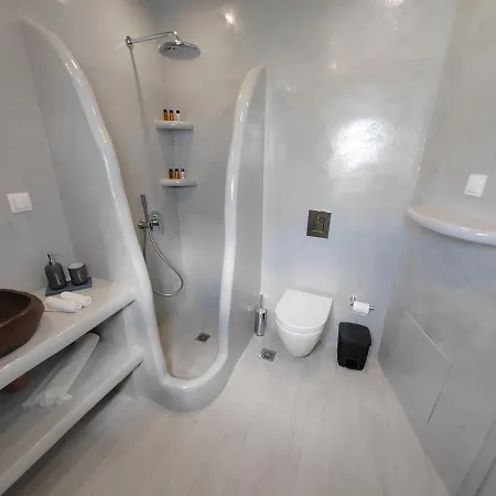 White Swallow Santorini Tatil Evi Vourvoúlos