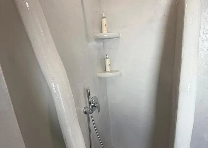 White Swallow Santorini Vourvoúlos