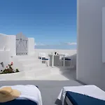 White Swallow Santorini * Vourvoúlos