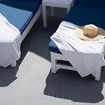 White Swallow Santorini 度假居