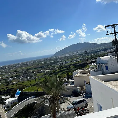 White Swallow Santorini Vourvoúlos