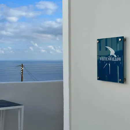 White Swallow Santorini * Vourvoúlos