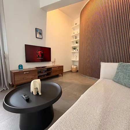 White Swallow Santorini * Vourvoúlos