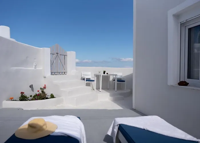 White Swallow Santorini * Vourvoulos