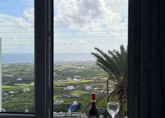 White Swallow Santorini 度假居 *