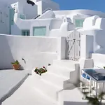 White Swallow Santorini * Vourvoulos