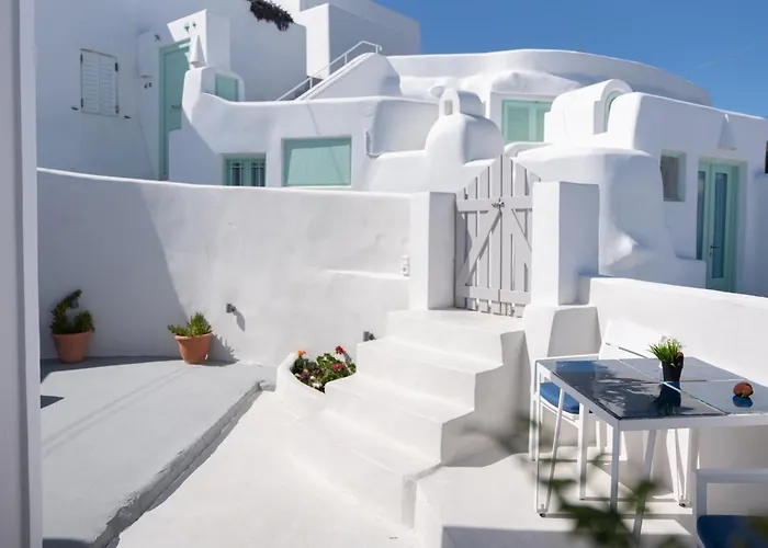 White Swallow Santorini * Vourvoúlos